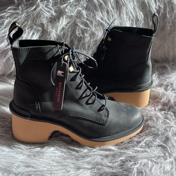 Sorel Hi-Line Heel Lace Boots - Size 9 - NWT - Picture 1 of 7